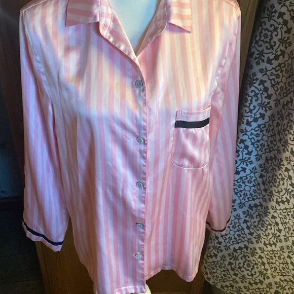 Victoria’s Secret Sleep Shirt - Picture 4 of 6